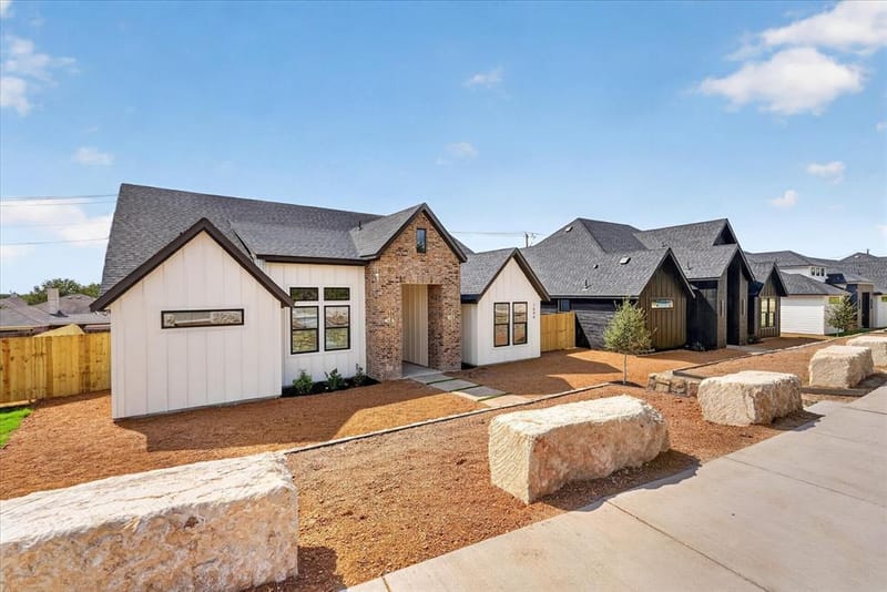 1644 W Wintergreen Road, Lancaster TX 75134 - Photo 6