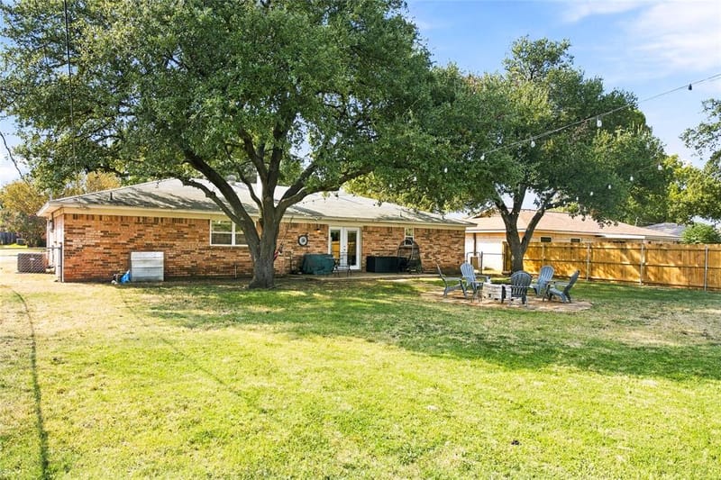 1117 Cozby Street E, Benbrook TX 76126 - Photo 17