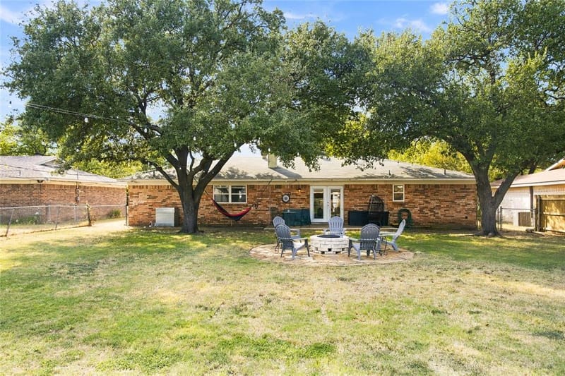 1117 Cozby Street E, Benbrook TX 76126 - Photo 16