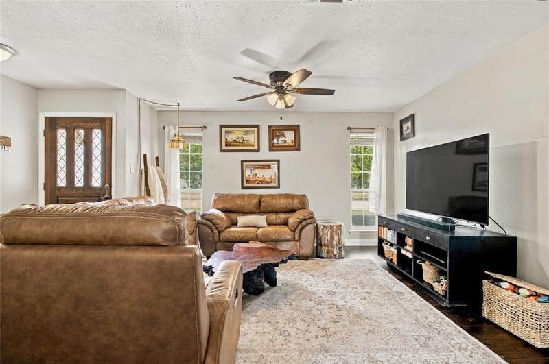 1117 Cozby Street E, Benbrook TX 76126