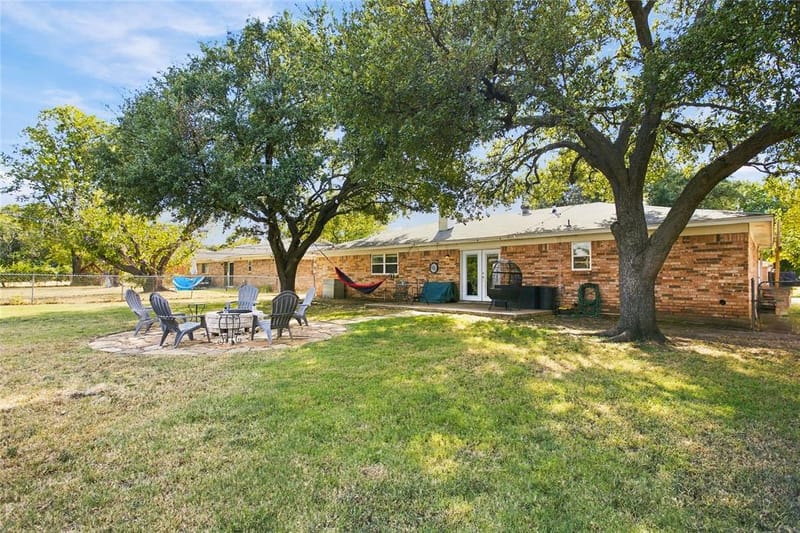 1117 Cozby Street E, Benbrook TX 76126 - Photo 18