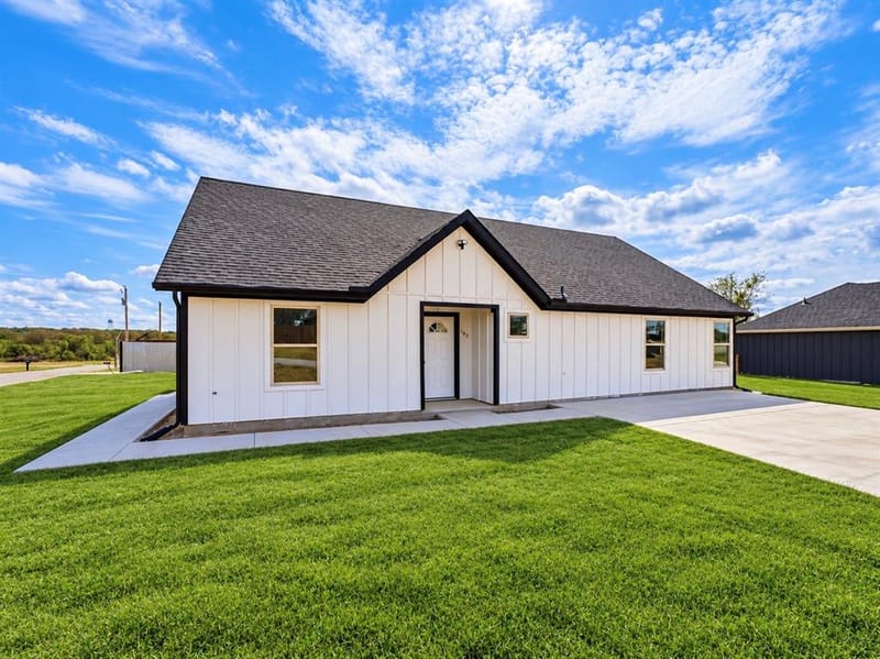 182 Brookview Drive, Bridgeport TX 76426 - Photo 2