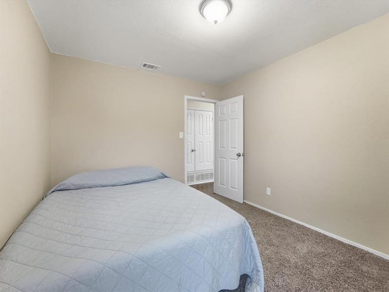 1705 Sandy Point Court, Arlington TX 76018 - Photo 23