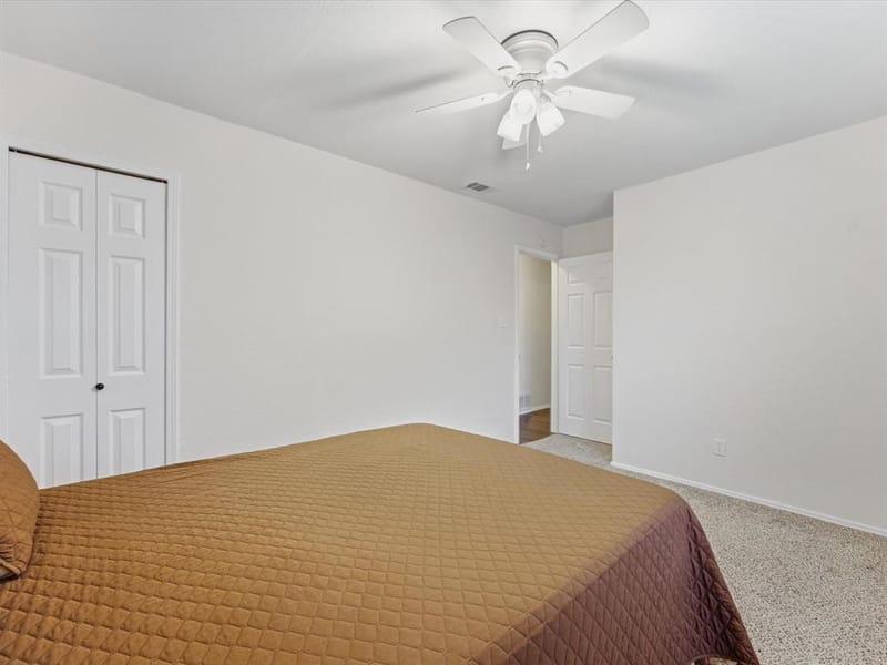 1705 Sandy Point Court, Arlington TX 76018 - Photo 27