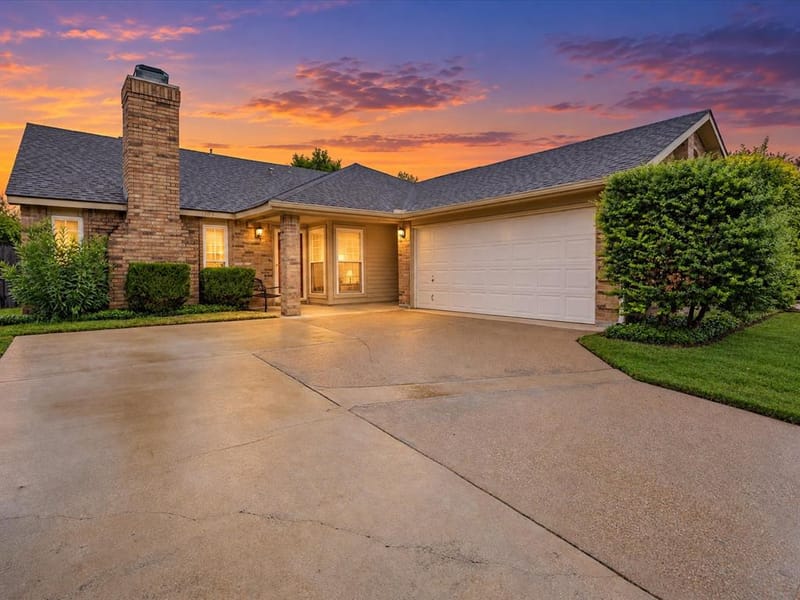 1705 Sandy Point Court, Arlington TX 76018 - Photo 2