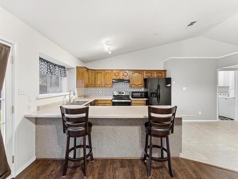 1705 Sandy Point Court, Arlington TX 76018 - Photo 16