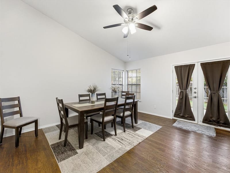 1705 Sandy Point Court, Arlington TX 76018 - Photo 12