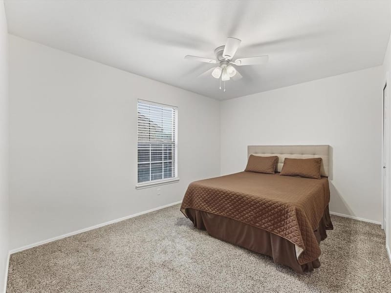 1705 Sandy Point Court, Arlington TX 76018 - Photo 26