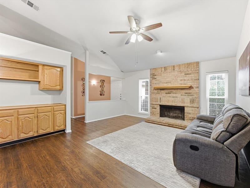 1705 Sandy Point Court, Arlington TX 76018 - Photo 9