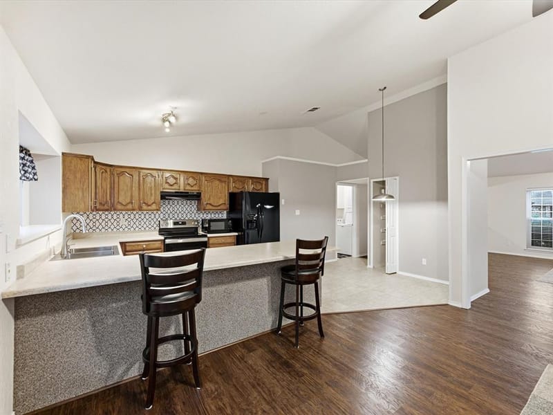 1705 Sandy Point Court, Arlington TX 76018 - Photo 14