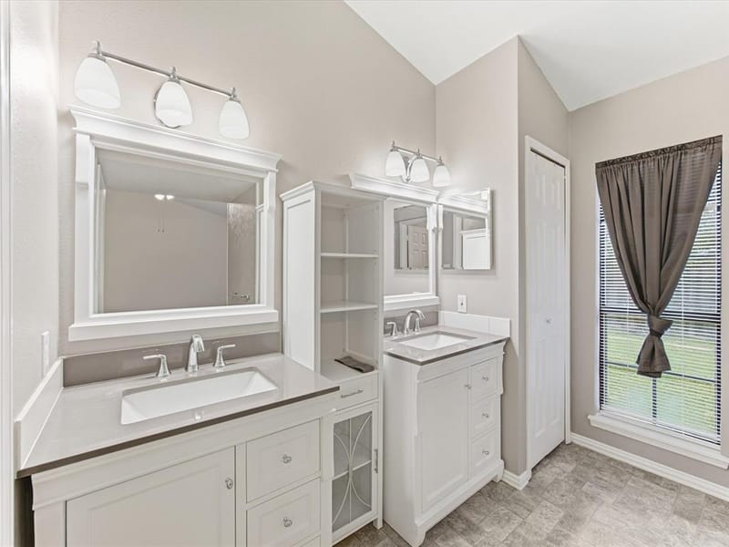 1705 Sandy Point Court, Arlington TX 76018 - Photo 31