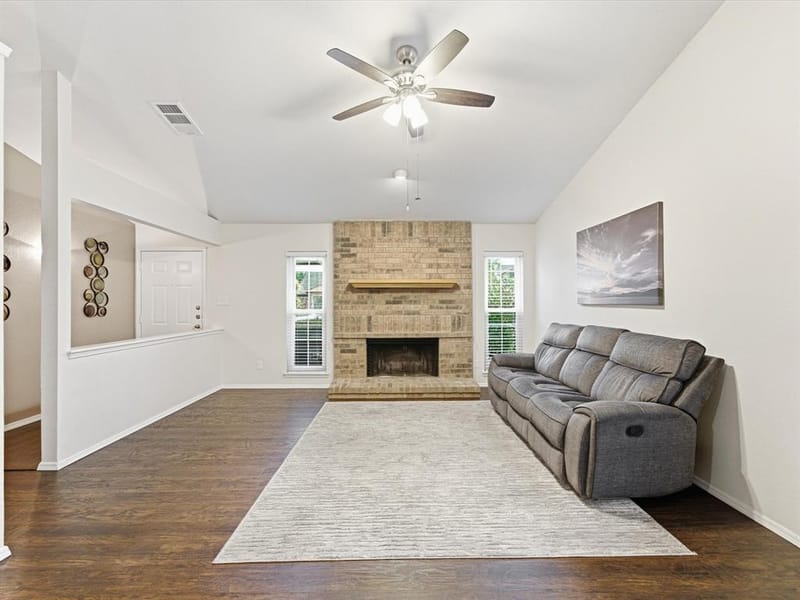 1705 Sandy Point Court, Arlington TX 76018 - Photo 8