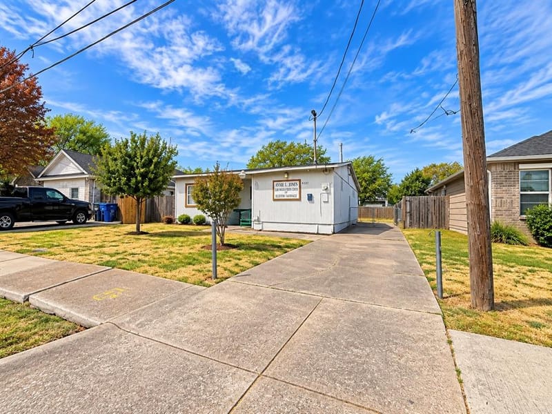 4131 Soloman Drive, Dallas TX 75212 - Photo 13