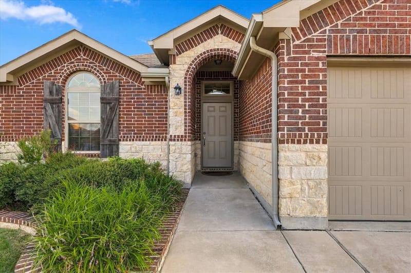 453 Pollyann Trail, Fort Worth TX 76052 - Photo 2
