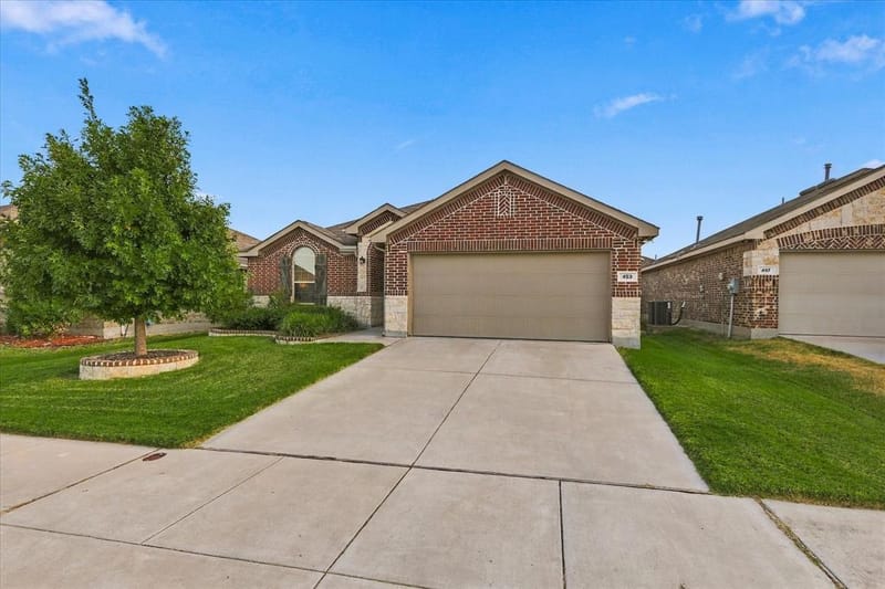 453 Pollyann Trail, Fort Worth TX 76052
