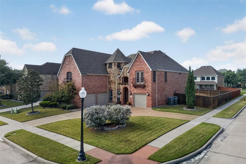6947 Seabreeze Drive, Grand Prairie TX 75054 - Photo 2