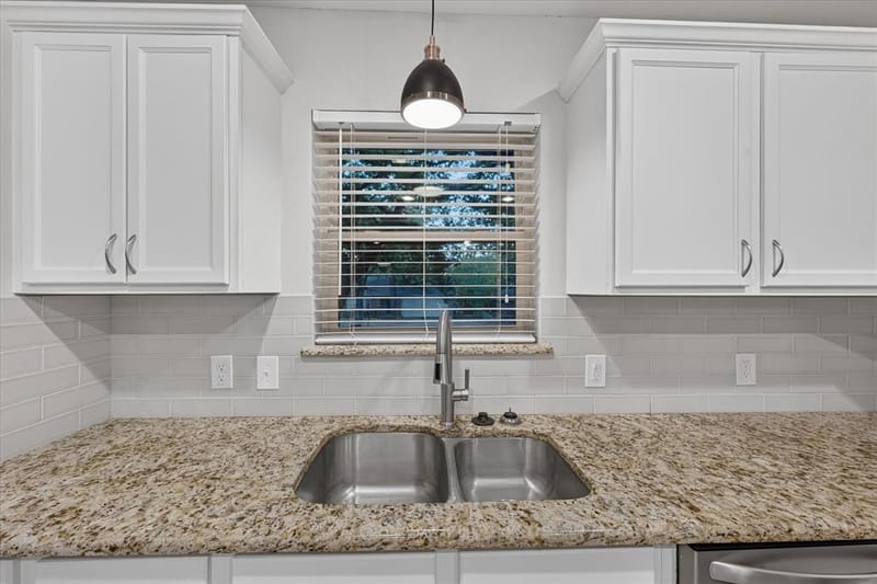844 Woodcrest Drive, Hurst TX 76053 - Photo 7