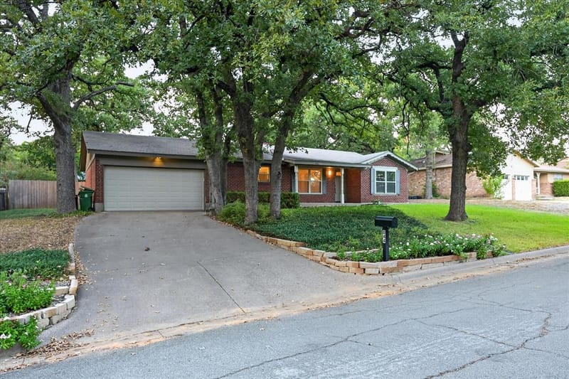 844 Woodcrest Drive, Hurst TX 76053 - Photo 3