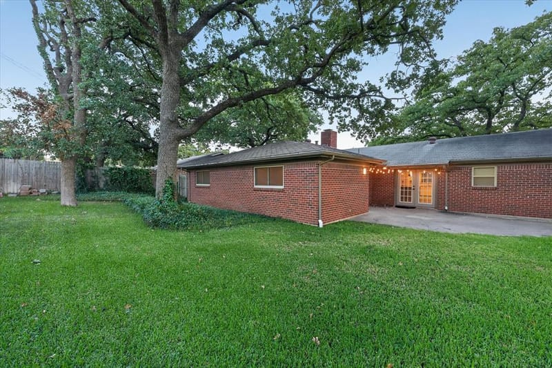 844 Woodcrest Drive, Hurst TX 76053 - Photo 34
