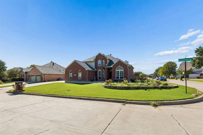 27 Monterey Drive, Trophy Club TX 76262 - Photo 2