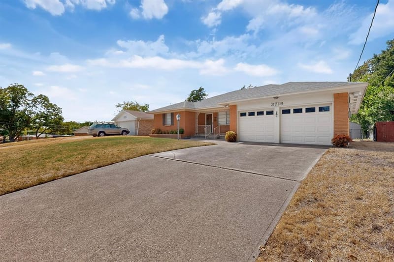 3719 Rock Bluff Drive, Dallas TX 75227 - Photo 4