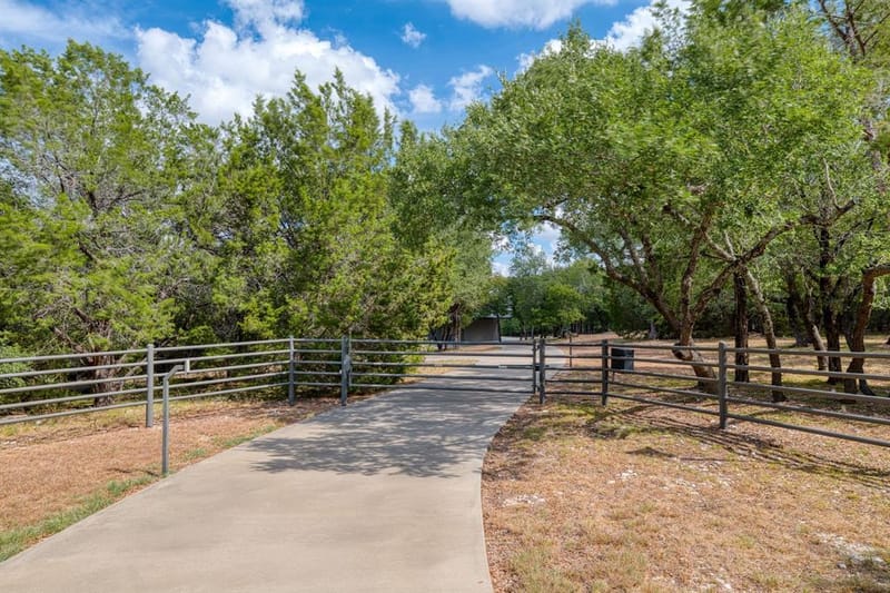 400 Hali Brooke Drive, China Spring TX 76633 - Photo 4