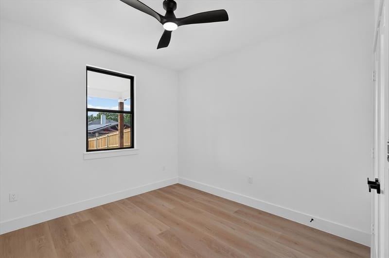 1656 W Wintergreen Road, Lancaster TX 75134 - Photo 27