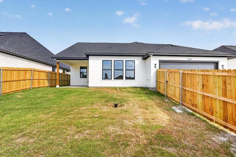 1656 W Wintergreen Road, Lancaster TX 75134 - Photo 28