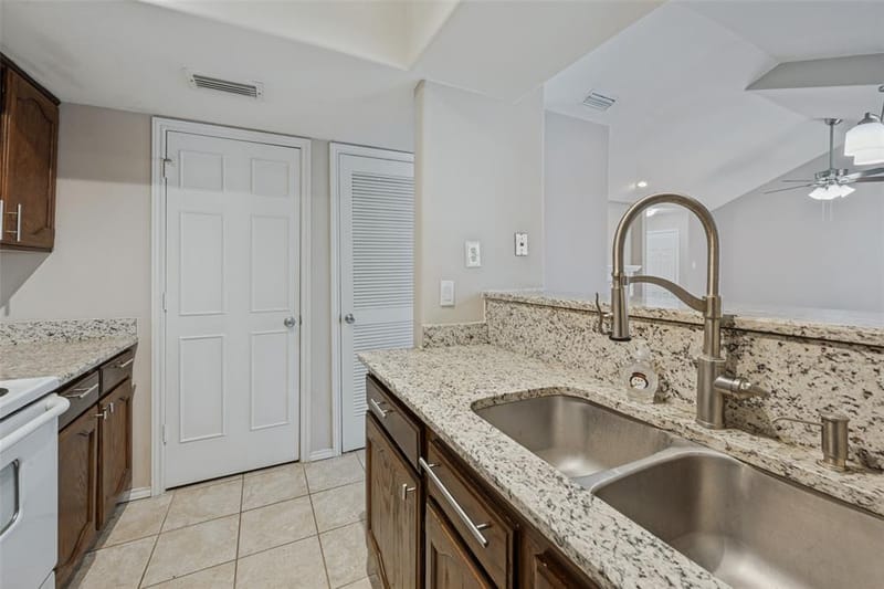 256 Jefferson Parkway, Fort Worth TX 76107 - Photo 8