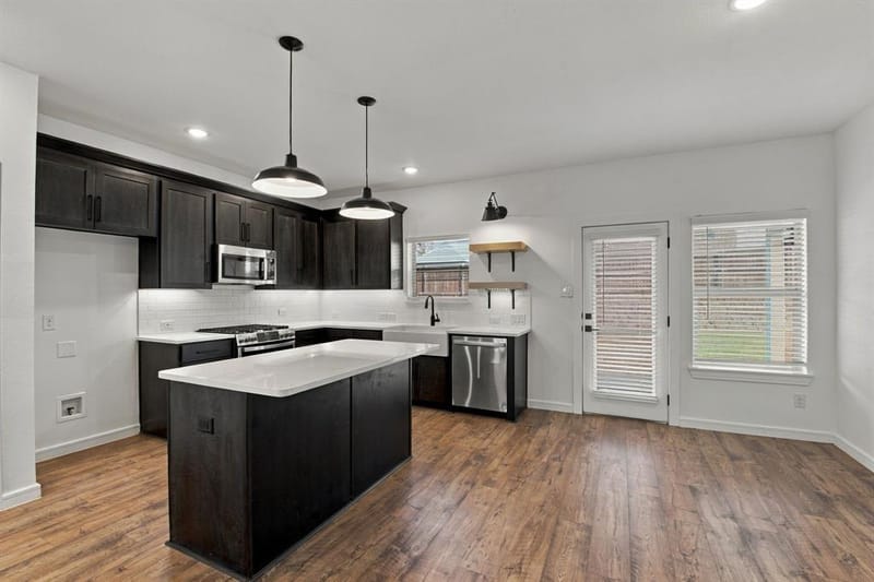 604 Brook View Drive, Van Alstyne TX 75495 - Photo 5