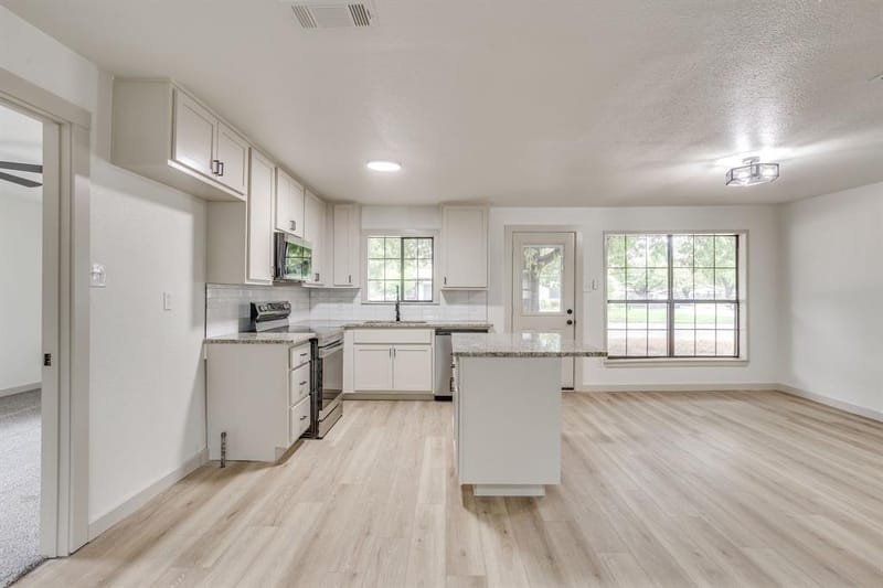 703 Odell Street, Cleburne TX 76033 - Photo 12