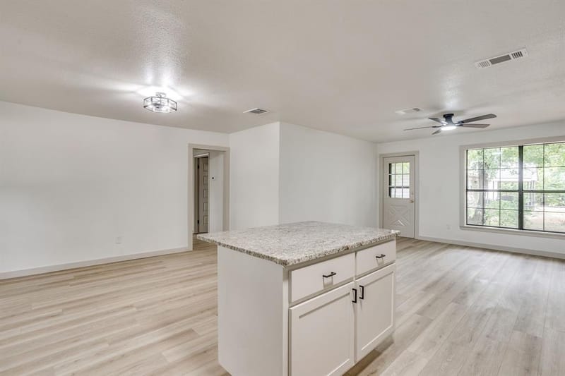 703 Odell Street, Cleburne TX 76033 - Photo 14