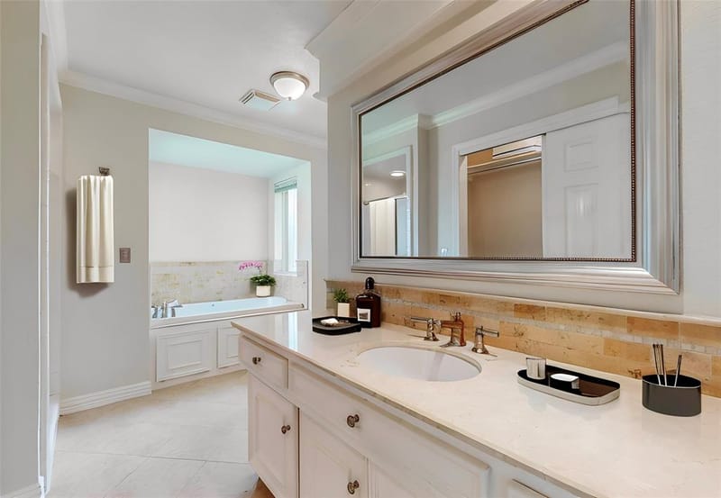 2251 Woodcreek Street, Carrollton TX 75006 - Photo 25