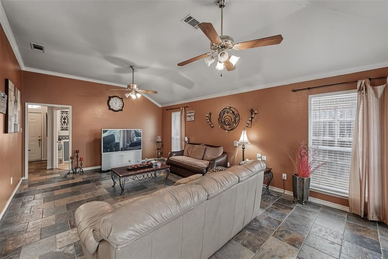2722 Kingswood Boulevard, Grand Prairie TX 75052 - Photo 6