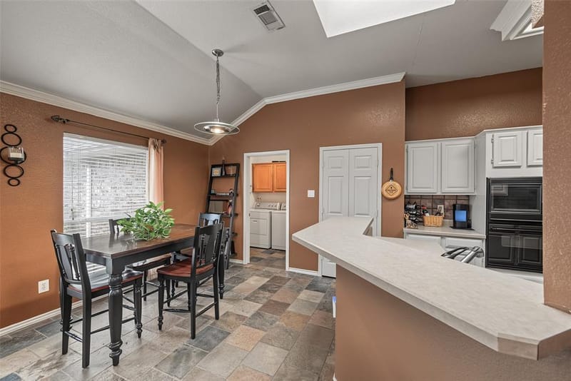 2722 Kingswood Boulevard, Grand Prairie TX 75052 - Photo 9
