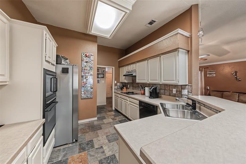 2722 Kingswood Boulevard, Grand Prairie TX 75052 - Photo 11