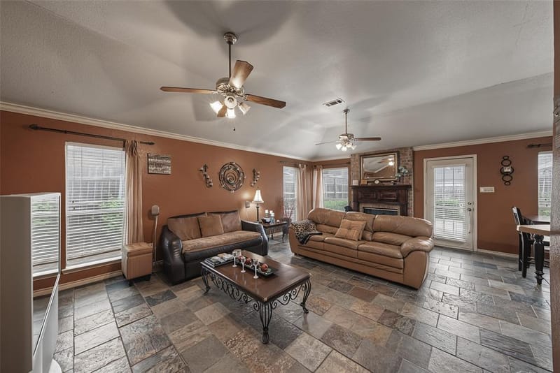 2722 Kingswood Boulevard, Grand Prairie TX 75052 - Photo 4