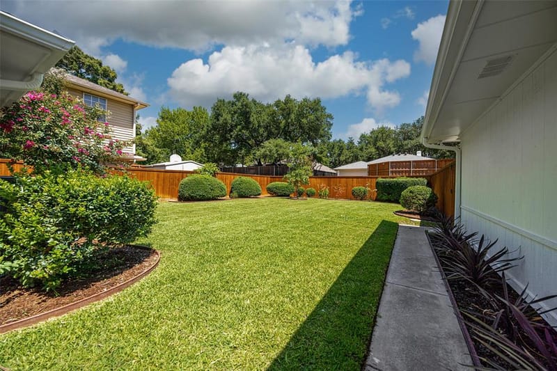 7122 Winedale Drive, Dallas TX 75231 - Photo 34