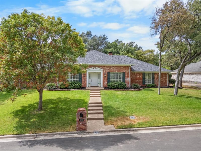 202 Trailview Drive, Woodway TX 76712 - Photo 4