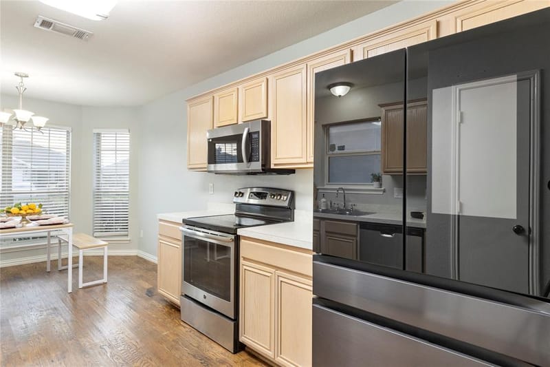 1211 Varacruz Drive, Arlington TX 76010 - Photo 7