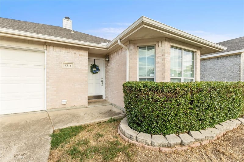 1211 Varacruz Drive, Arlington TX 76010