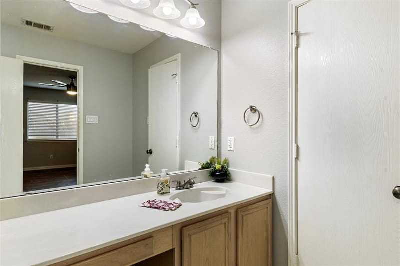 1211 Varacruz Drive, Arlington TX 76010 - Photo 15