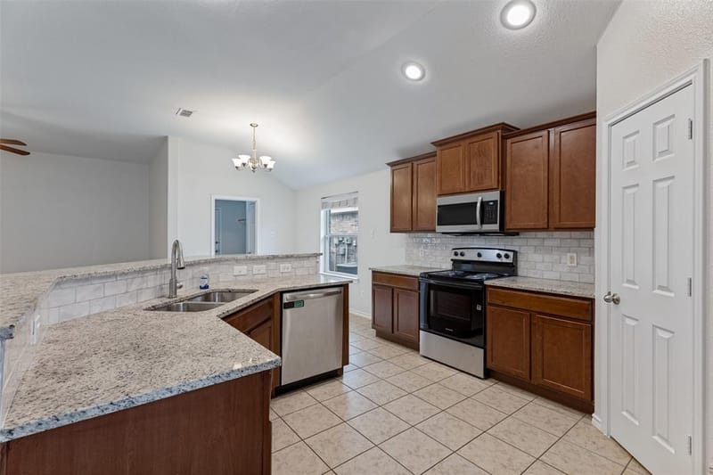 6516 Chalk River Drive, Fort Worth TX 76179 - Photo 9