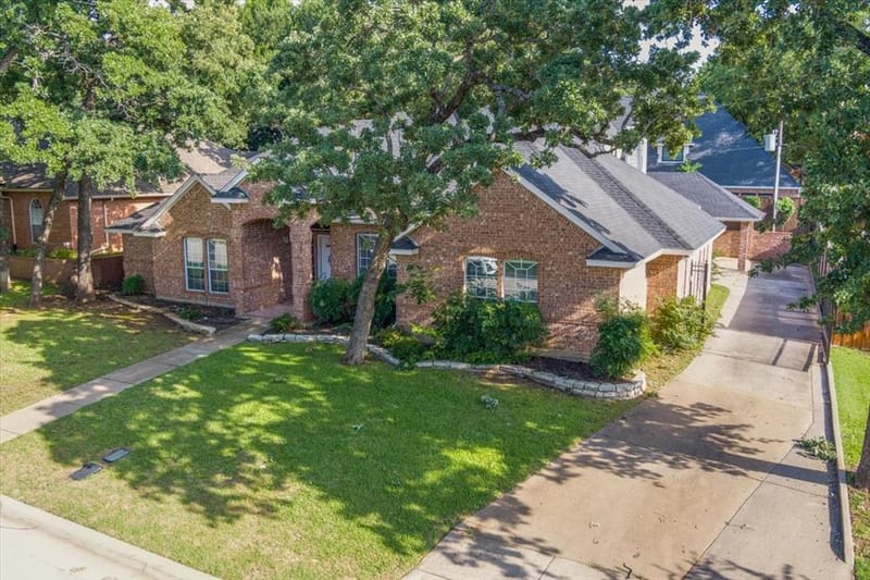 3402 Blue Forest Drive, Arlington TX 76001 - Photo 2