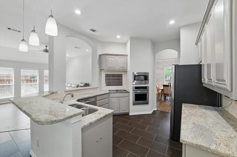 3402 Blue Forest Drive, Arlington TX 76001 - Photo 11