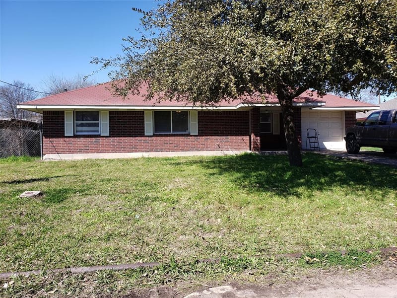 102 Avenue G, Lacy Lakeview TX 76705