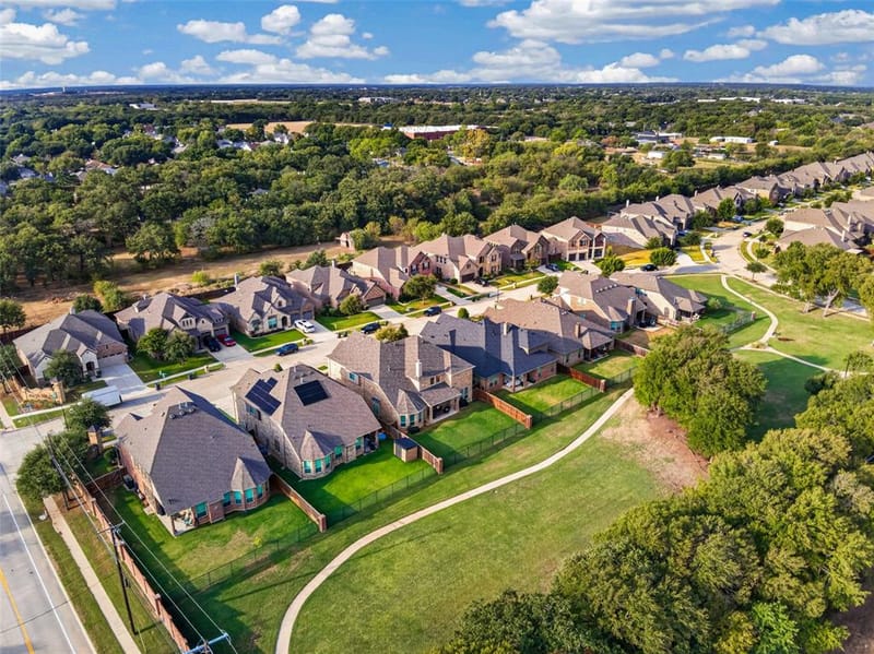 2705 Sky Ridge Road, Arlington TX 76001 - Photo 4