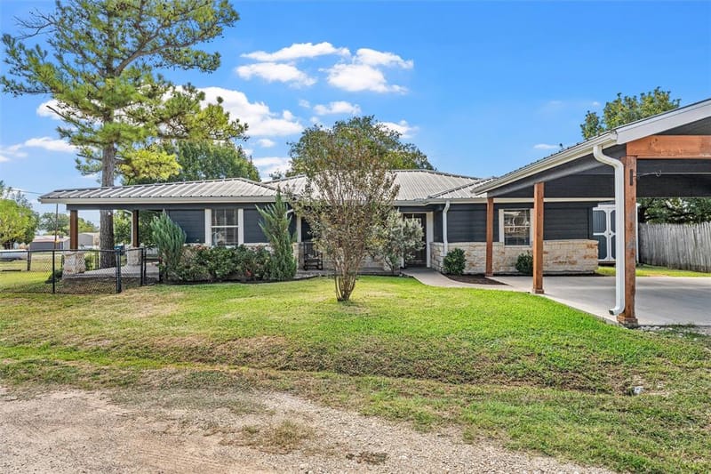 111 N Morgan Street W, Mount Calm TX 76673