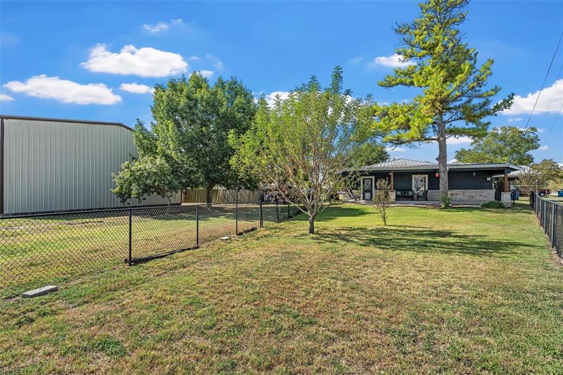 111 N Morgan Street W, Mount Calm TX 76673 - Photo 20