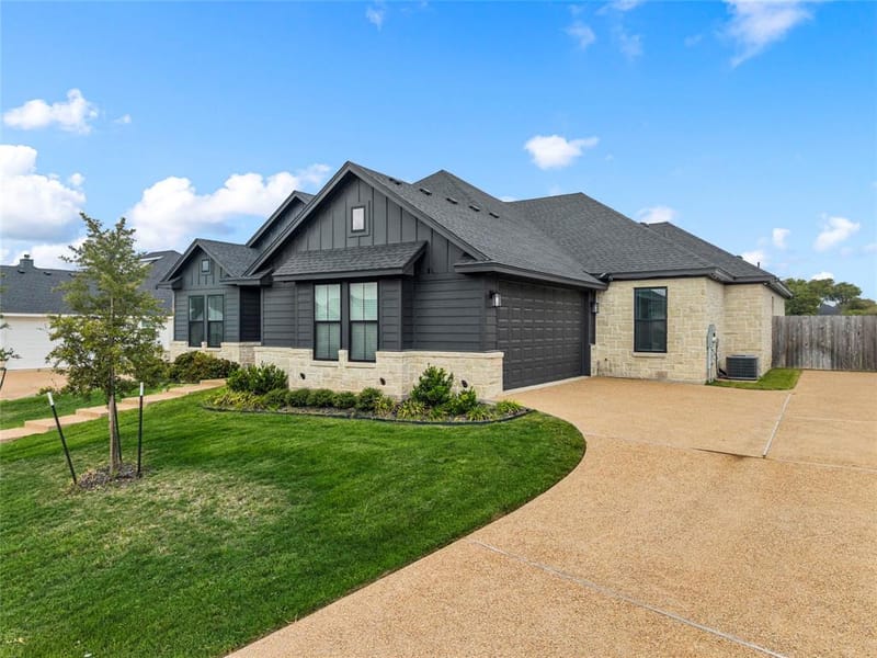 10201 Castleberry Lane, Waco TX 76712 - Photo 2
